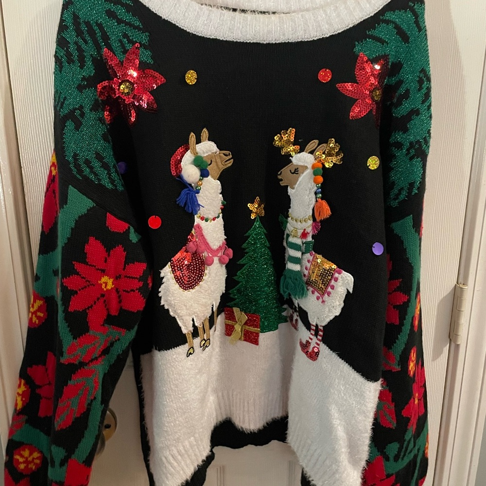 Holiday Time Black and Green Crew Neck Sweater with Festive Llama Design